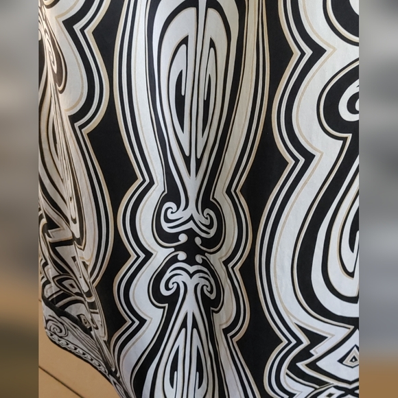 White House Black Market brand maxi dress. Size 6 - Picture 3 of 5